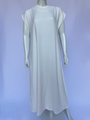 Robe sans manche en crêpe froissé